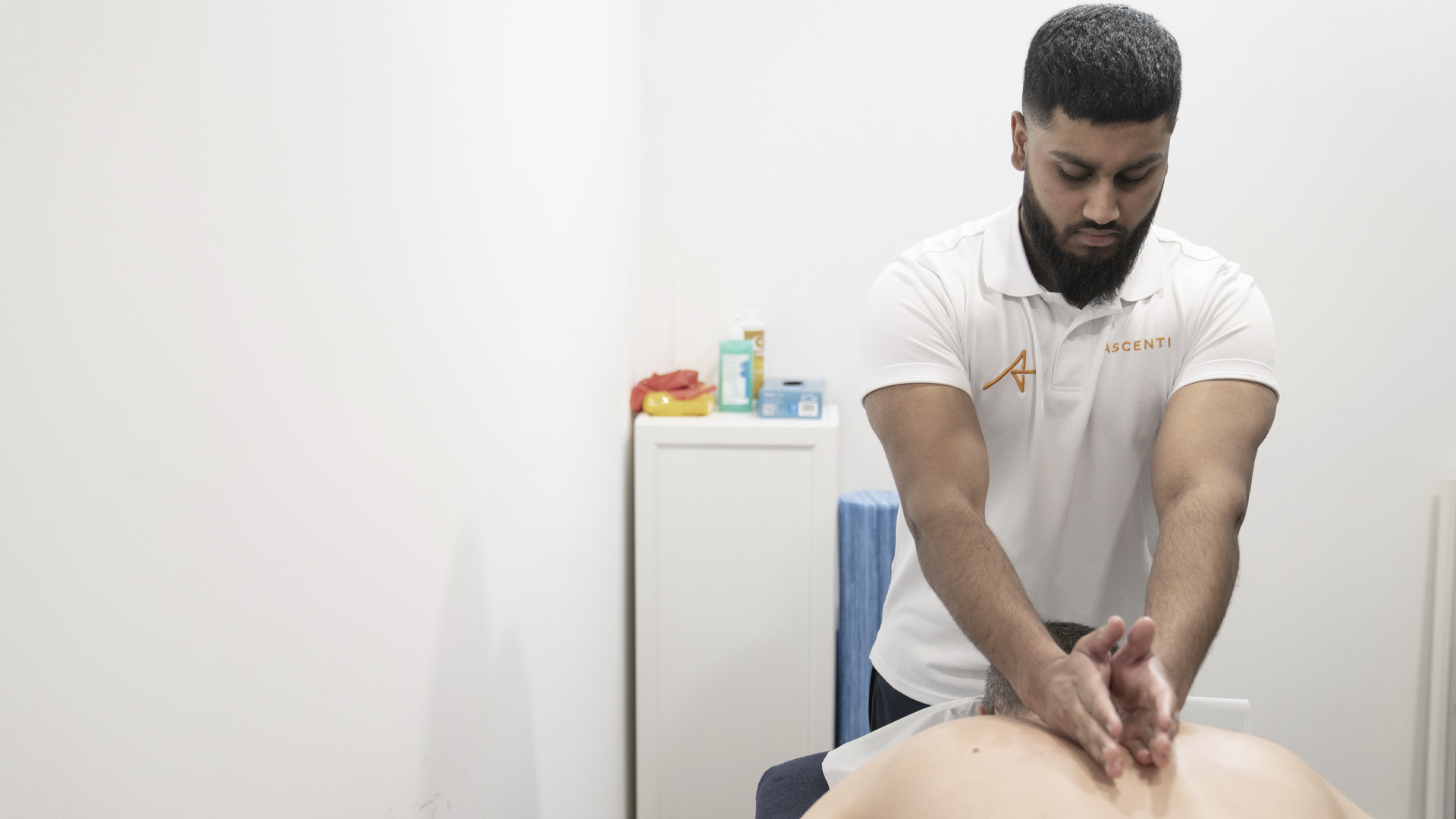 Photograph of male Ascenti physiotherapist providing manual therapy treatment