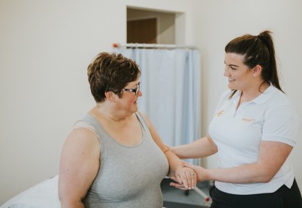 Ascenti physiotherapist treating a patient 