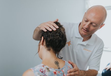 Managing neck pain with physiotherapy